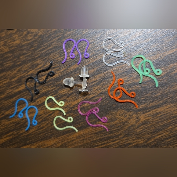 Handmade Black Heart Earrings with Iridescent Vitrail Design & Flower Accents - Picture 2 of 2